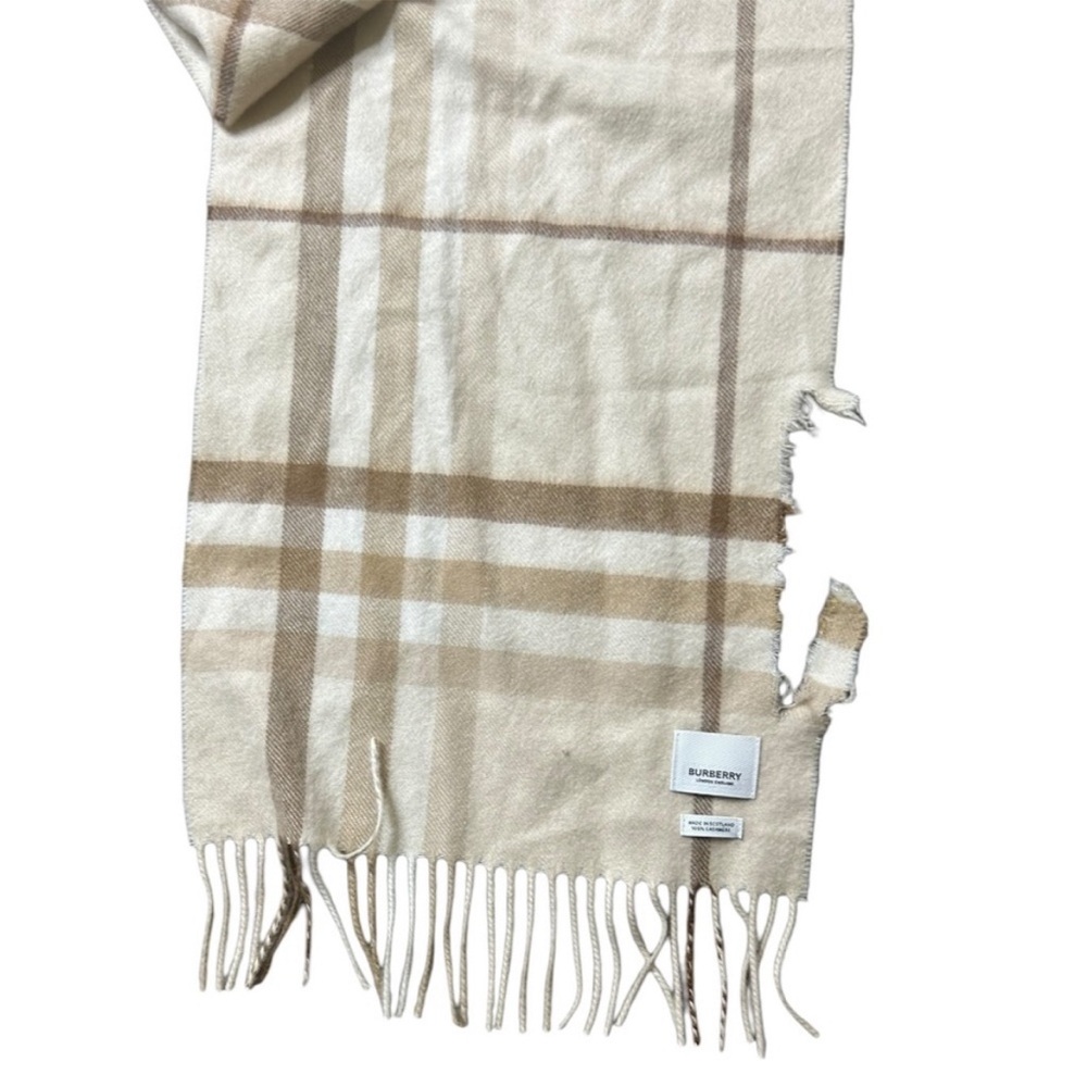 NWT Burberry TARTAN GIANT CASHMERE SCARF IN BEIGE,WHITE ( DEFECT) - Picture 9 of 9
